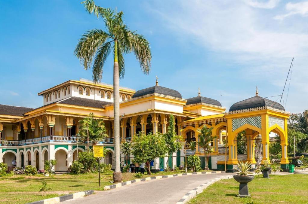 Oyo 619 Naufal Guest House Syariah Medan Bagian luar foto