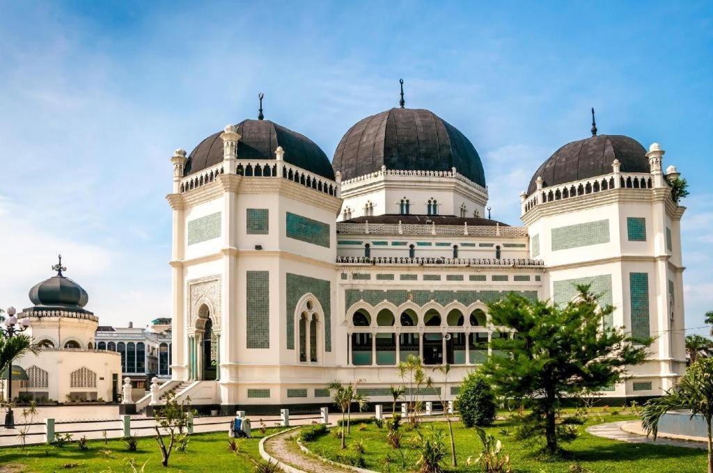 Oyo 619 Naufal Guest House Syariah Medan Bagian luar foto