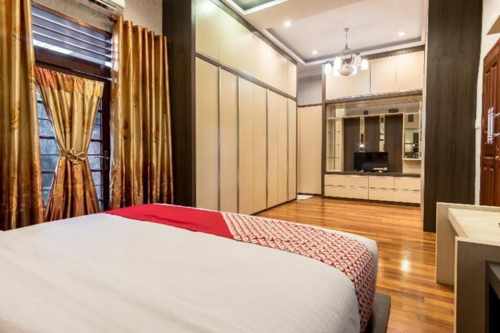 Oyo 619 Naufal Guest House Syariah Medan Bagian luar foto