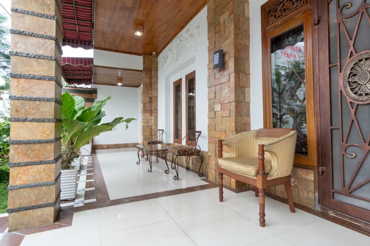 Oyo 619 Naufal Guest House Syariah Medan Bagian luar foto