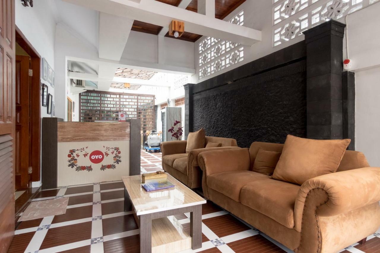 Oyo 619 Naufal Guest House Syariah Medan Bagian luar foto