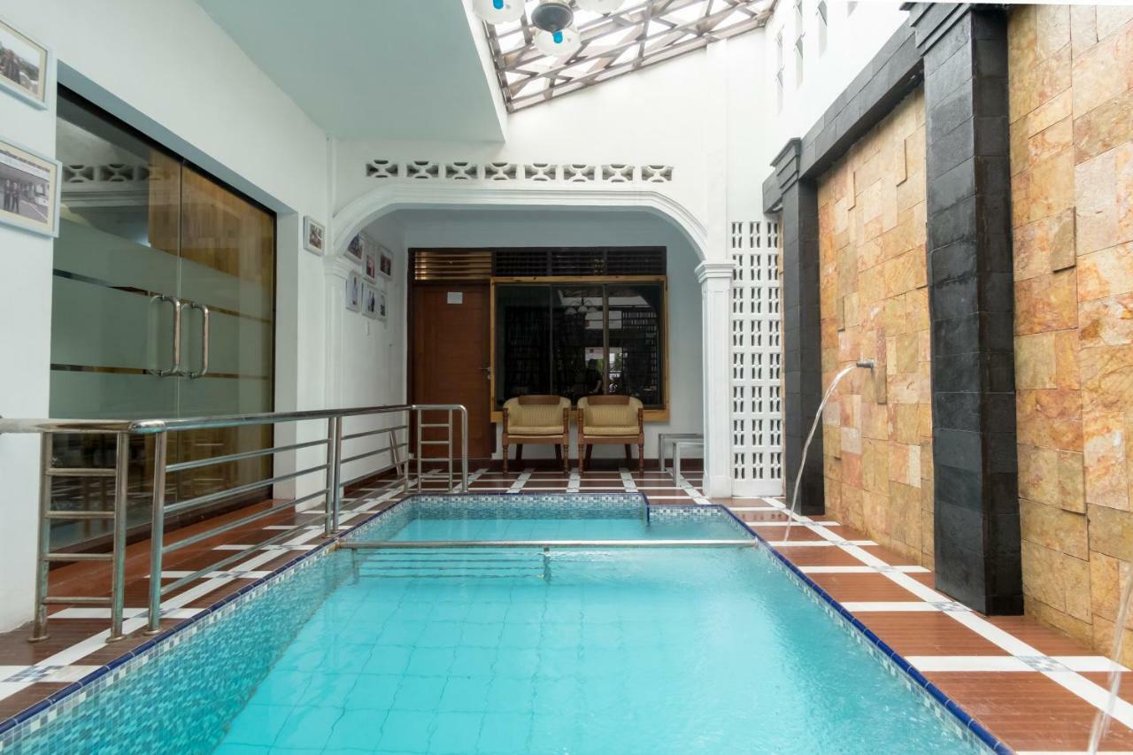 Oyo 619 Naufal Guest House Syariah Medan Bagian luar foto