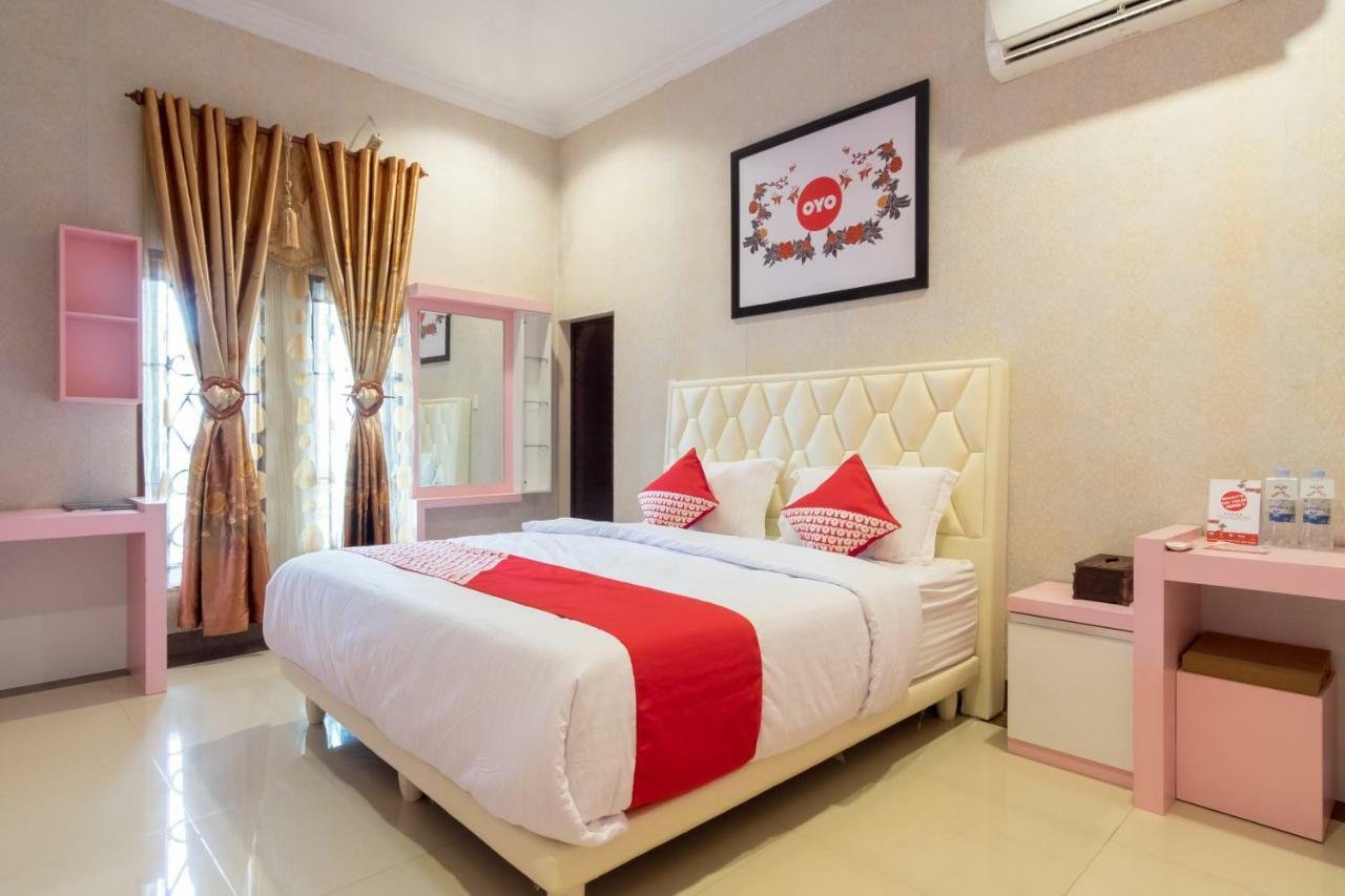 Oyo 619 Naufal Guest House Syariah Medan Bagian luar foto